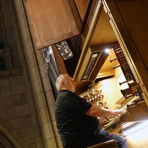 Domorganist Wolfgang Kreuzhuber an der Rudigierorgel