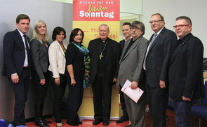 Tagung Recht auf Sonntag 2014 vlnr: Oliver Röpke, Maria Gluchman, Renate Anderl, Barbara Schröding, Bischof Ludwig Schwarz, Peko Baxant, Karl Proyer, Willibald Steinkellner, Franz Georg Brantner © Karoline Bloderer