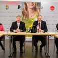 v.l. Mag.a Barbara Lanzerstorfer-Holzner (Referentin TelefonSeelsorge O? ? Notruf 142), Bischof Dr. Manfred Scheuer, Landeshauptmann Mag. Thomas Stelzer, Mag.a Silvia Breitwieser (Leiterin TelefonSeelsorge O? ? Notruf 142)